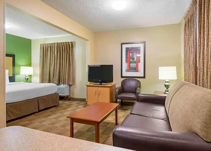 Extended America - - Killearn Hotel